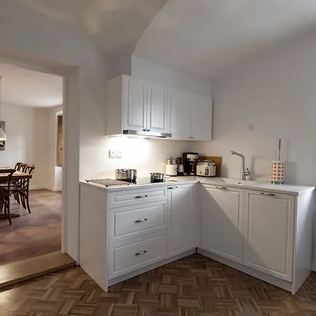 River And Castle View Rose Tour As 아파트