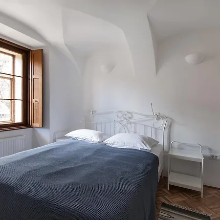 River And Castle View Rose Tour As 아파트