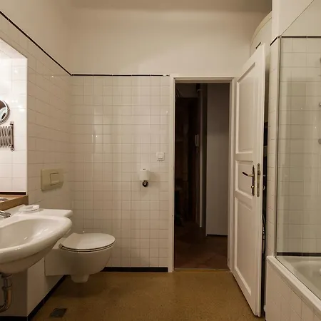 Lejlighed River And Castle View Rose Tour As