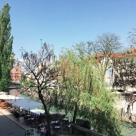 River And Castle View Rose Tour As Апартаменты